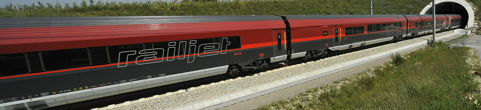 OeBB-Railjet_c_OeBB_Robert-Deopito