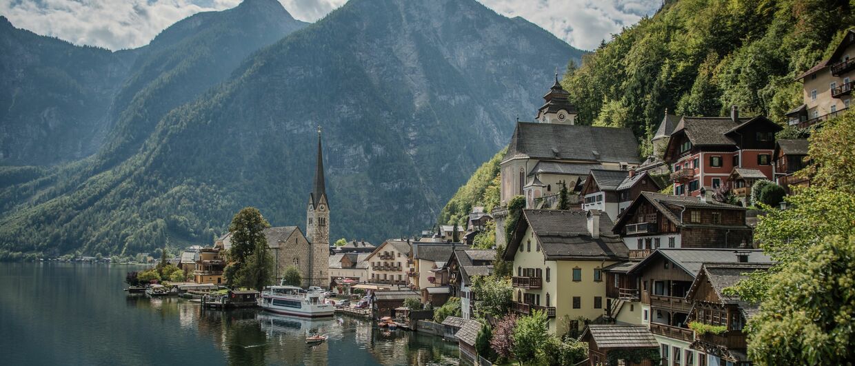 Im Herzen des Salzkammerguts liegen Hallstatt und der Hallstättersee.